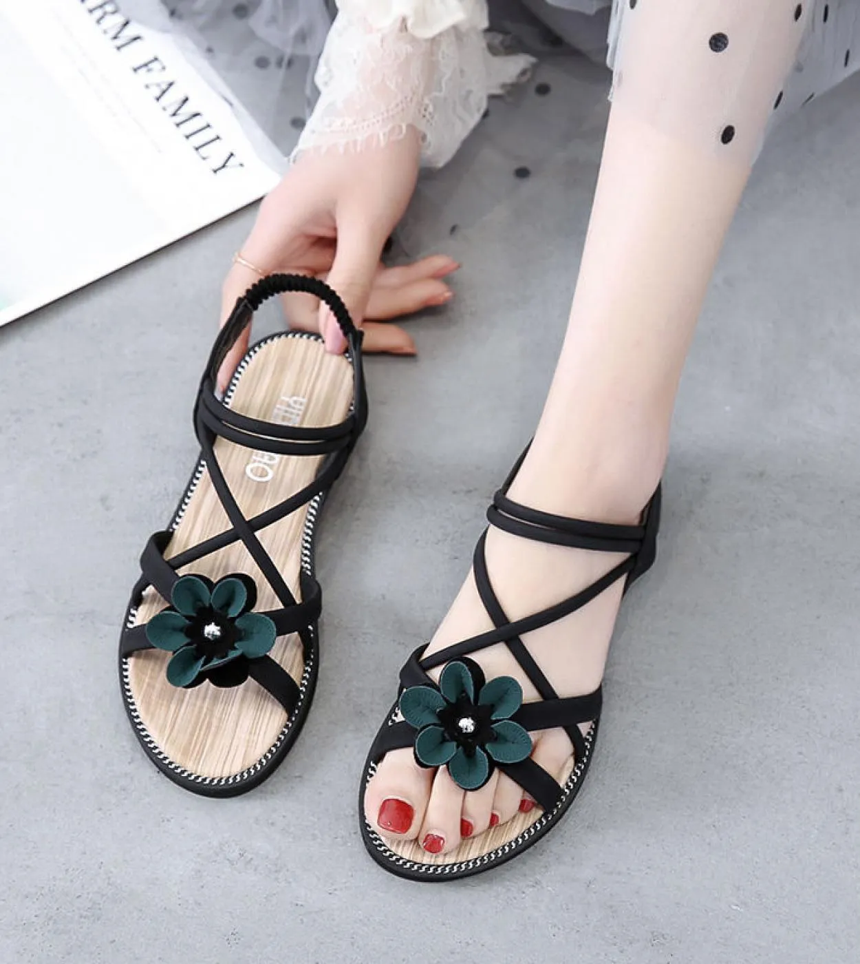 2022 Sandali da donna Scarpe estive Scarpe romane con fiori carini Scarpe per bambini sandali da spiaggia da donna con perline r