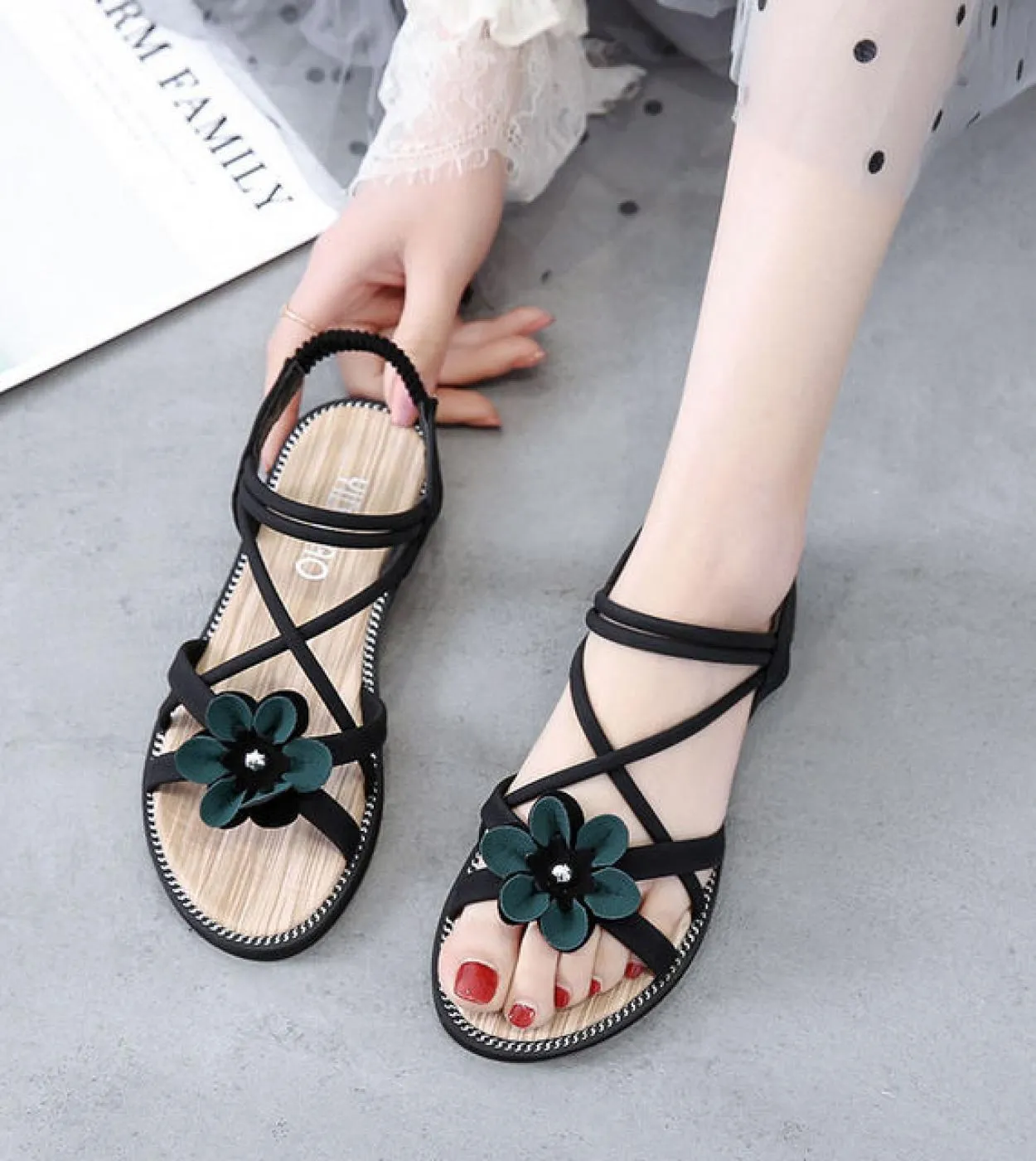 2022 Sandali da donna Scarpe estive Scarpe romane con fiori carini Scarpe per bambini sandali da spiaggia da donna con perline r