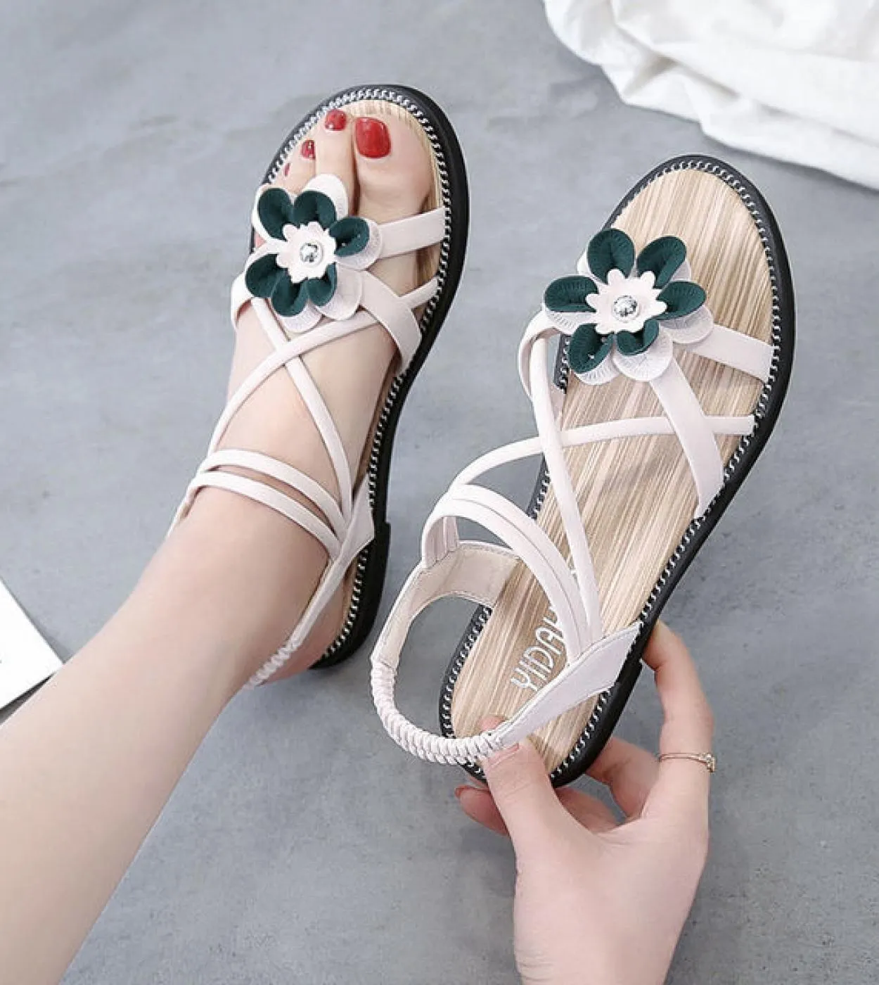 2022 Sandali da donna Scarpe estive Scarpe romane con fiori carini Scarpe per bambini sandali da spiaggia da donna con perline r