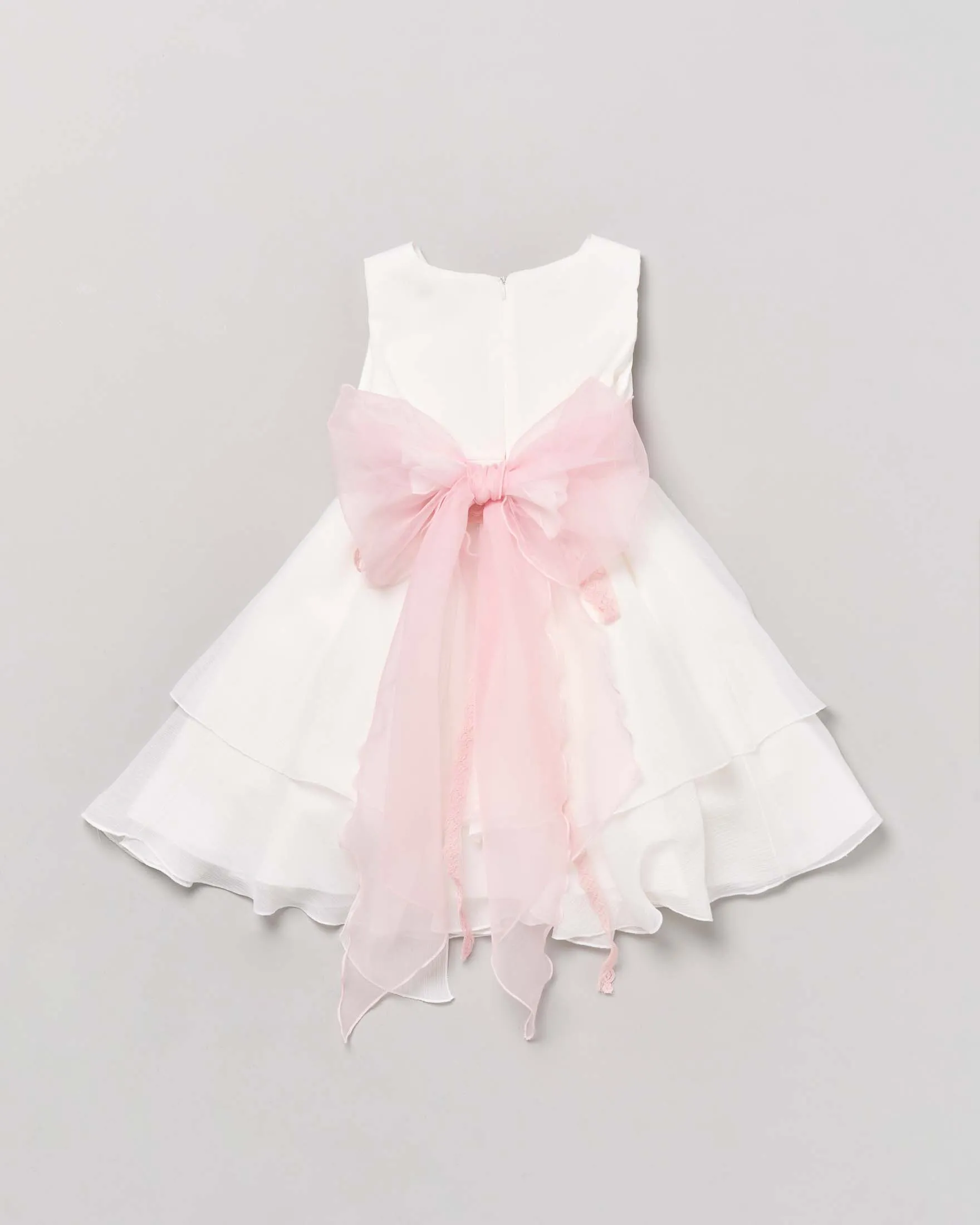 Abito bianco smanicato con gonna a balze e fascia rosa antico con applicazione floreale 10 anni