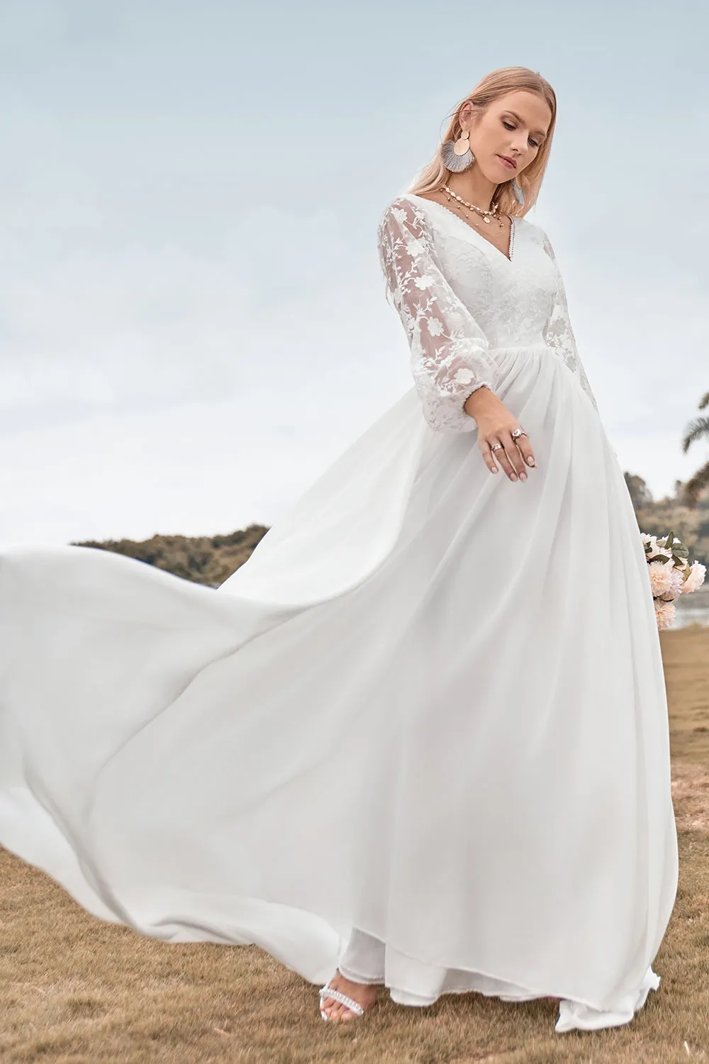 Abito da sposa Boho a trapezio in chiffon avorio con scollo a V e pizzo
