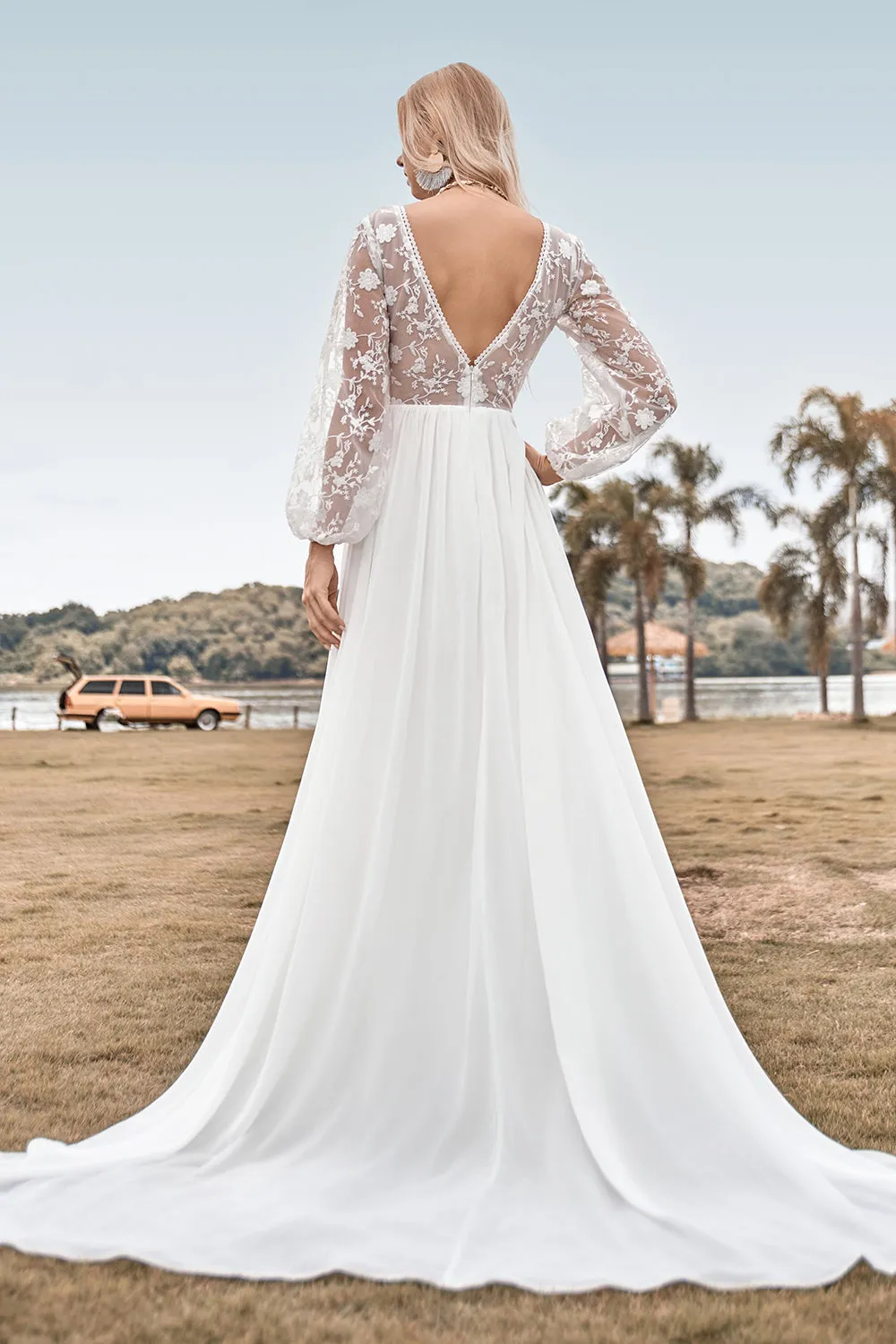 Abito da sposa Boho a trapezio in chiffon avorio con scollo a V e pizzo
