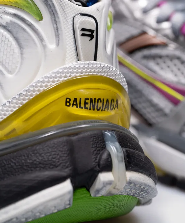 Balenciaga Sneaker Runner grigie con ricamo logo 772767W3RMU