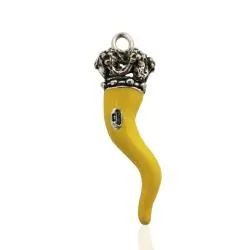 Ciondolo corno mm 38 con corona traforata in argento microfuso brunito titolo 800 e smalto giallo