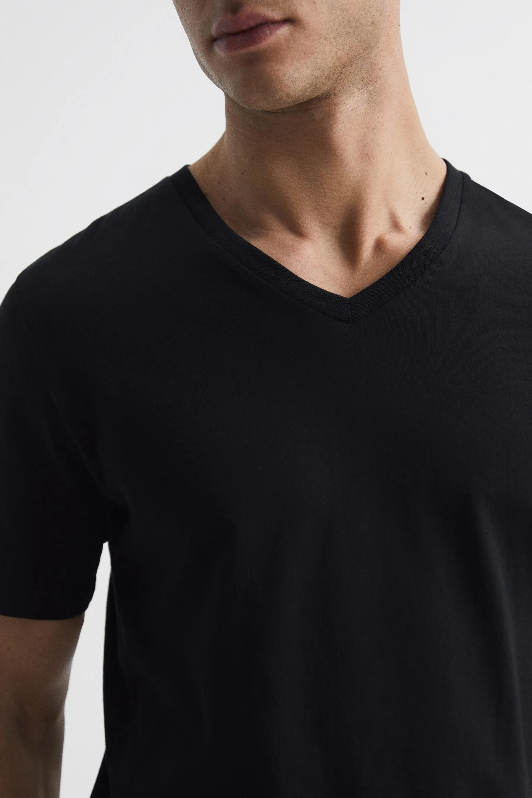Dayton - T-shirt in cotone con scollo a V    