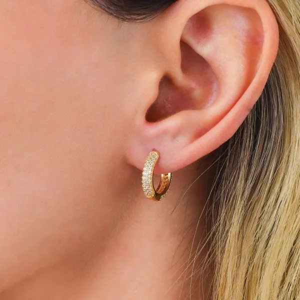 OR872D Orecchini placcati oro giallo a cerchio con pavè medio di zirconi    