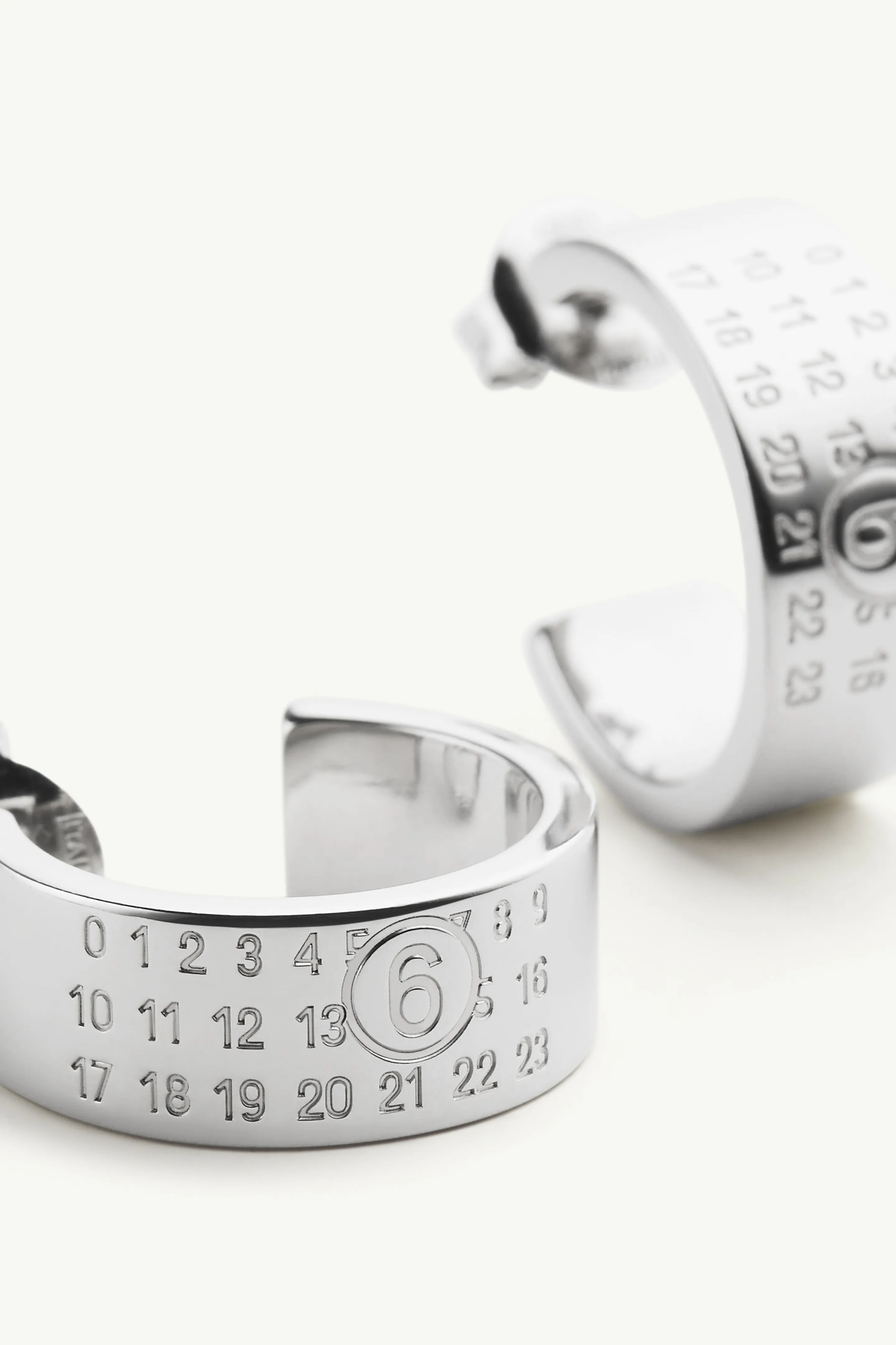 Orecchini a cerchio con numeric signature