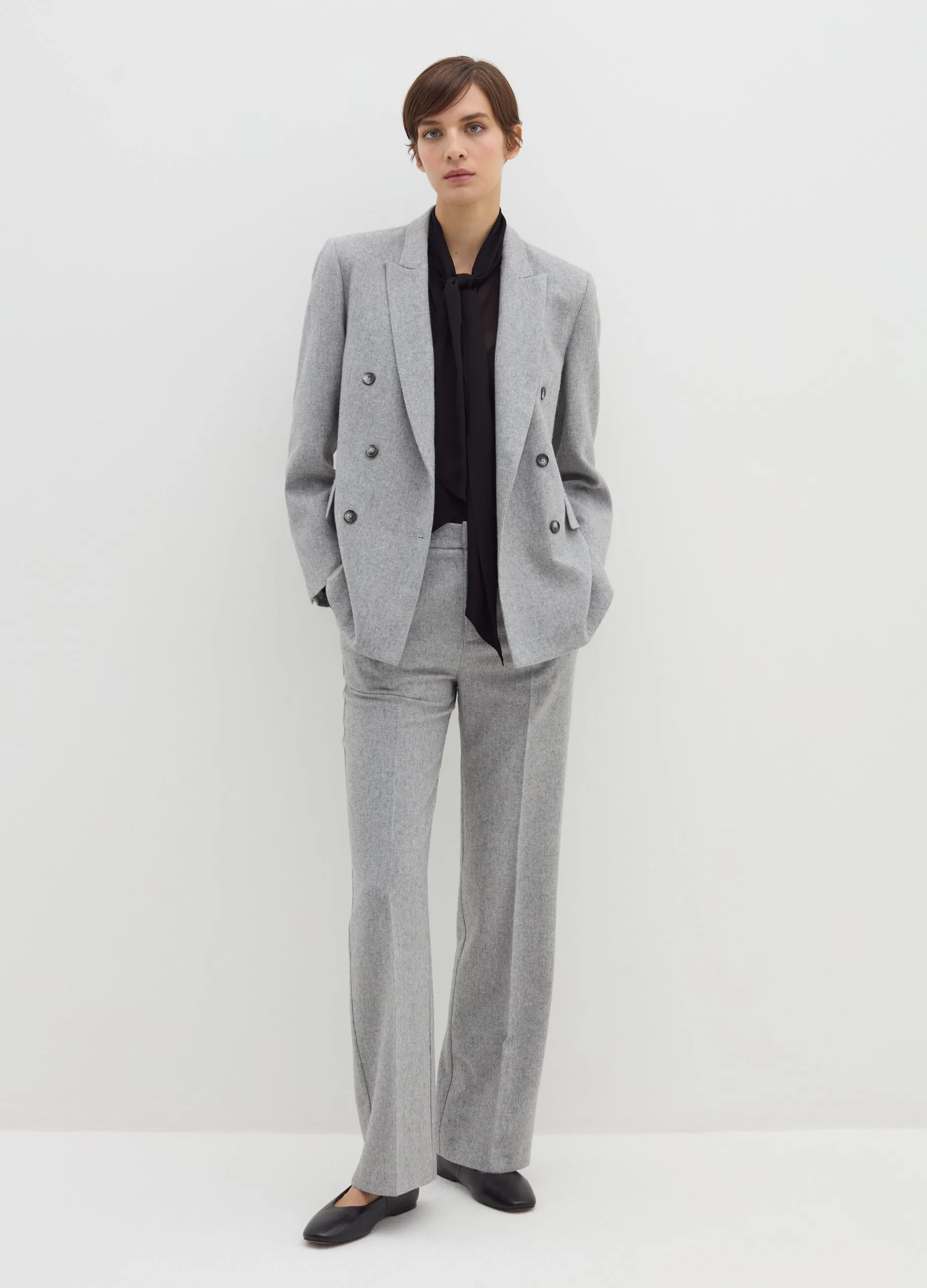 Pantalone flare fit con pinces