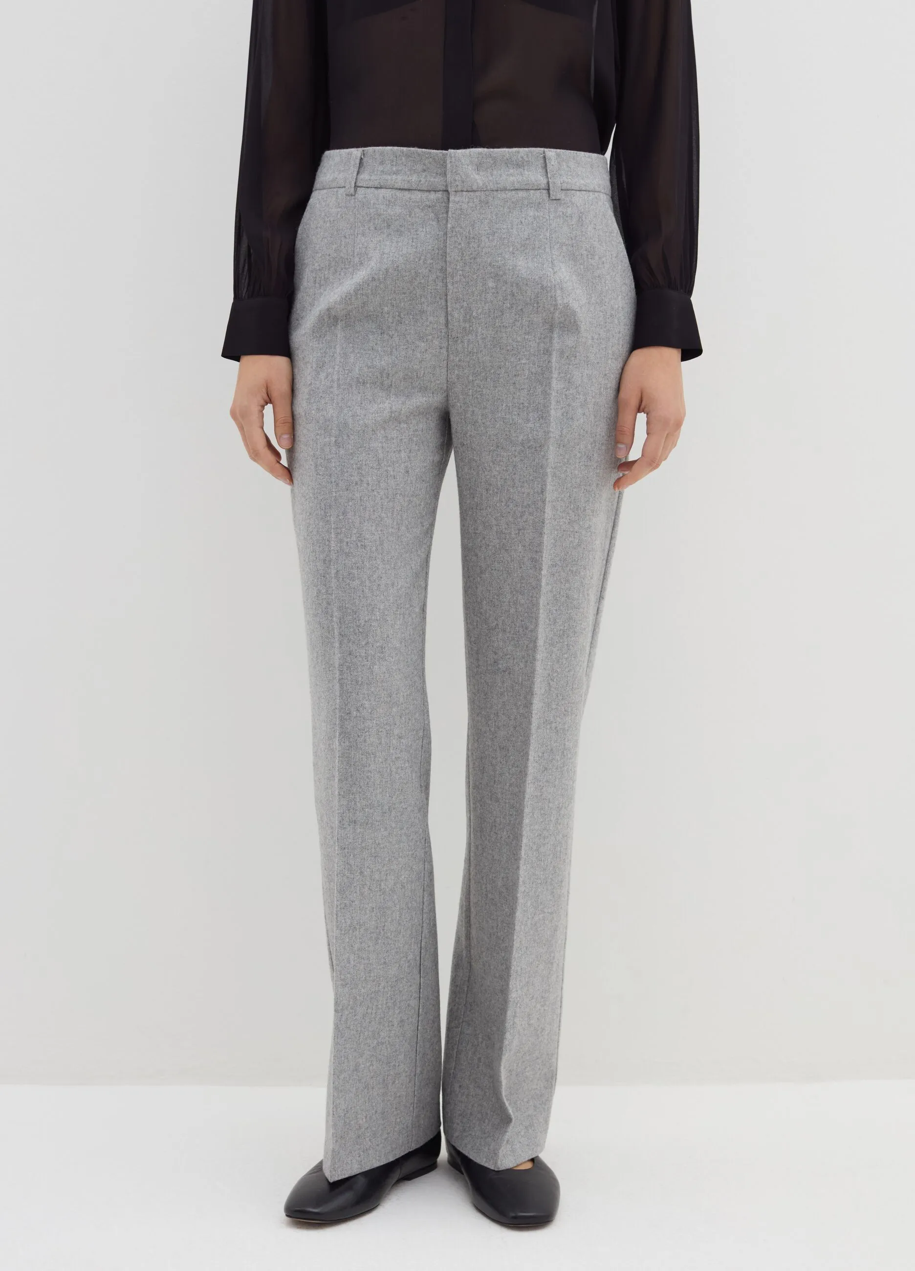 Pantalone flare fit con pinces