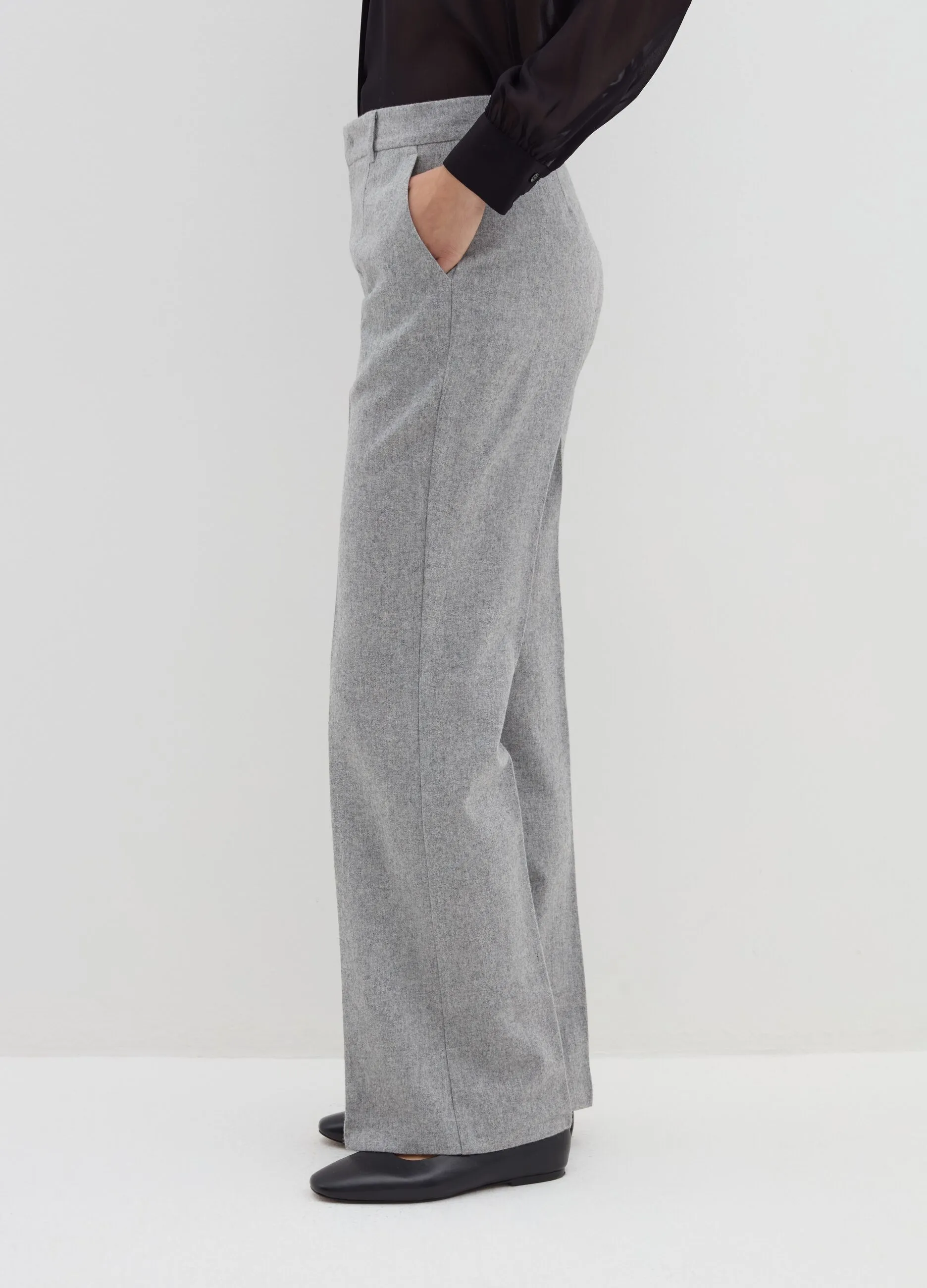 Pantalone flare fit con pinces